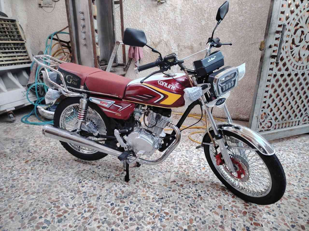 ياالله دراجة يراني سونك سيفان 5 كير هندر مديل 25 مكينة مكفولة كفالة عامل دشبول اكتروني بعده بجياسته أوراق كاملة مال معرض دراجة لوك جديدة بعده عنوان بغداد مدينه الصدر رقم ***********
