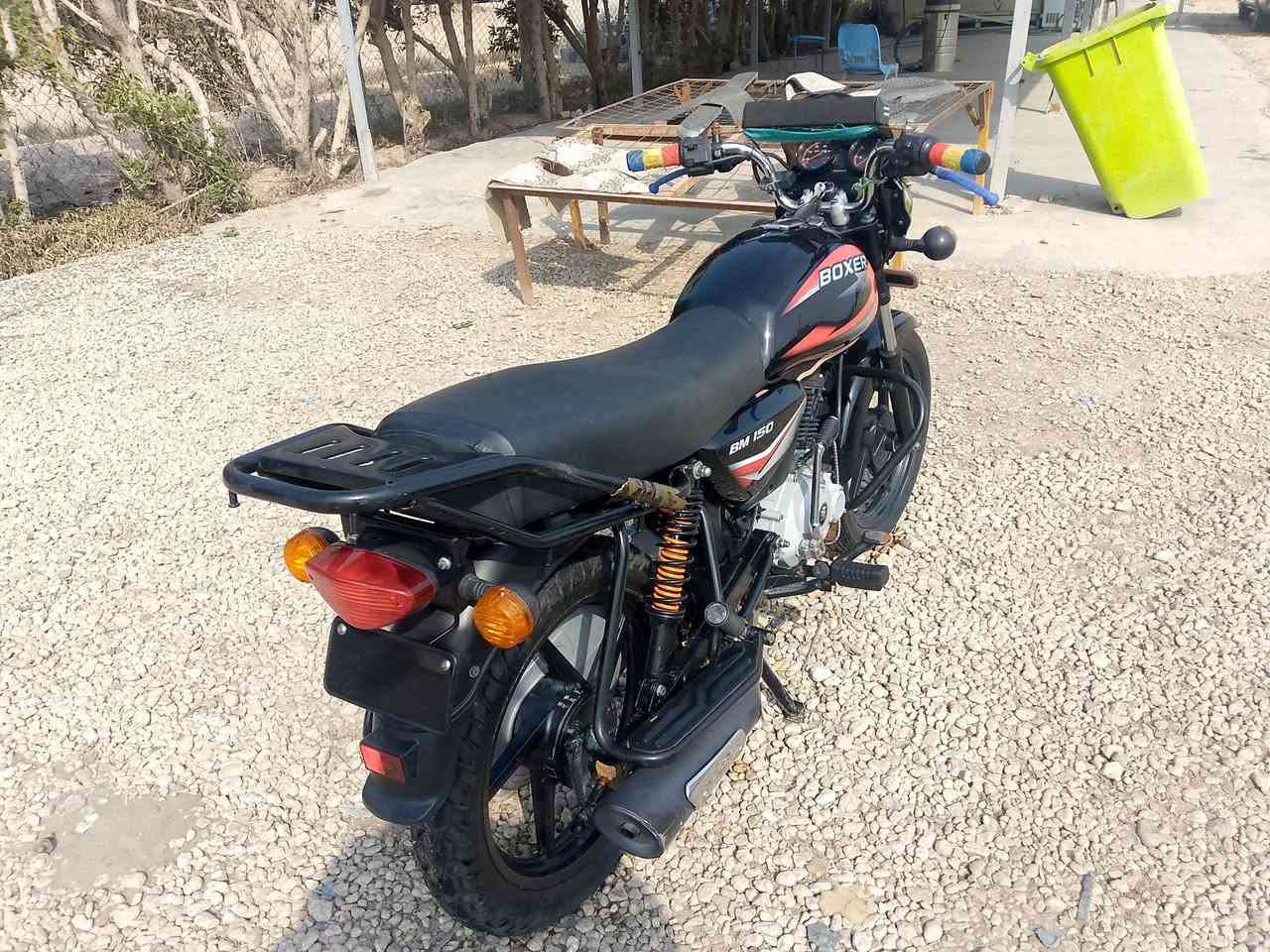 السلام عليكم دراجه للبيع بوكسر موديل 22 اوراق اصولي مكفوله كفاله عامه للاستفسار ***********
