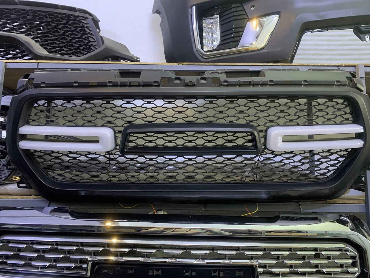 مركز هيمي🇺🇸

متوفر شبابيك لكافه انواع السيارات الامركيه 🇺🇸👇
(جارجر _جالنجر_تاهو _يوكن_سلفرادو _رام )

يتوفر توصيل لجميع محافظات العراق 🚗
***********📱📞
