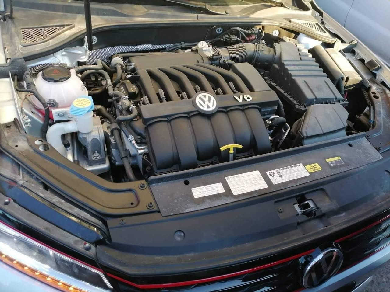 فولكس واگن باسات 2018 Gt 
لونين سلفر+سقف اسود ..شركة
فول مواصفات
  س6سلندر محرك يعني 
بدون توربو  تنفس طبيعي 
ماشية 72الف 
الضرر فقط الصندوق وجاملغ خلفي
بدون مصرف 
  لمزيد من المعلومات اتصل ***********
السعر185
