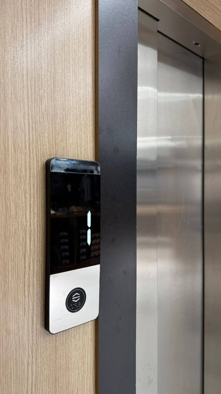 التاج للمصاعد والسلالم الكهربائية
شنو رأيكم بمصعد يگعد معاكم سنين بدون أعطال؟ 🤔

شركة التاج للمصاعد والسلالم الكهربائية موجودة الكم بقلب بغداد (الكرادة) وهاي فرصتكم تتعاملون مع أفضل المختصين بهذا المجال.

🛗 نشتغل بأنظمة:

· مصافر (مصاعد) بيوت وعمارات.
· مصافر بضائع للمصانع والمولات.
· سلالم كهربائية للمراكز التجارية.

🛠 عندنا كفالة وضمان وصيانة دورية.

لا تترددون، رقمنا گدامكم ومستعدين نجاوب على كل استفساراتكم.
📞 ***********
📍 الكرادة - بغداد

#الكرادة #بغداد #عراق #مصاعد_عراقية #خدمات_عراق #أهل_العراق
