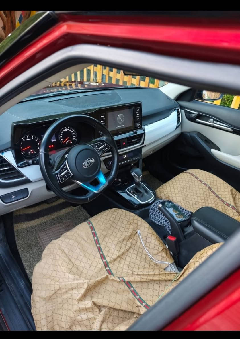 بسم الله الرحمن الرحيم 
كيا سيلتوس 2021 خليجي
مكفولة كفالة عامة... مال الشركة الدولية اخت الزيرو ماشية بس ٩ الاف . الدواخل بعده بنايلون الشركة 
سيارة مطالعين بيه كلش قليل وبعده تبديل دهن محرك بضمان مال الدولية..  البانزين امانة الله كله محسن قطرة عادي مخاله 
تجي الكير AT
والمحرك 1600 doch مو هذا ١٥٠٠ دبل نوزل
لون مميز كرزي والقمارة سودة two colours 
تبريد شاشة مو جنل قطعتين تبريد.
شاشة ابل كار وكامرة دوارة وي ستيرن وبوصلة مال صلاة
مكان السيارة الاعظمية 
***********
ان شاء الله رايده ب172 وبيه مجال بسيط.بالي يحبه الله
