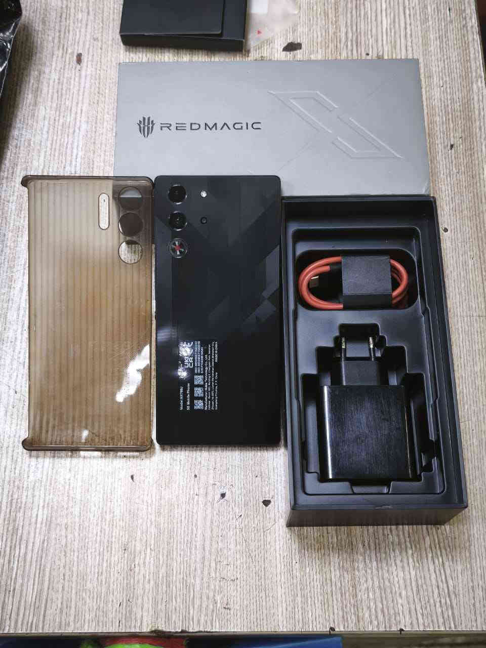 السلام عليكم 
جهاز ريد ماجيك 10 برو مستعمل 
نظافه 99%
ذاكره 256 / عشوائي 12
لون اسود شادو
بعده بالضمان شاومي بغداد
غراضه كامله شاحن و كيبل و كفر
للبيع بسعر 750 الف و بي مجال للشراي
عنوان/ زعفرانيه
رقم الهاتف/ *********** بغداد, العراق
