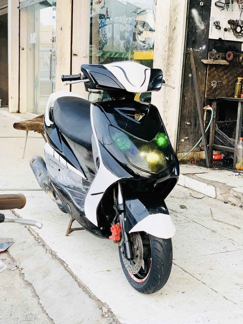 سكنس فحل 
دراجه مابيه اي نقص سلف كهربايات كله شغال السعر 750 وبيه مجال الشراي يتصل او خاص ***********
