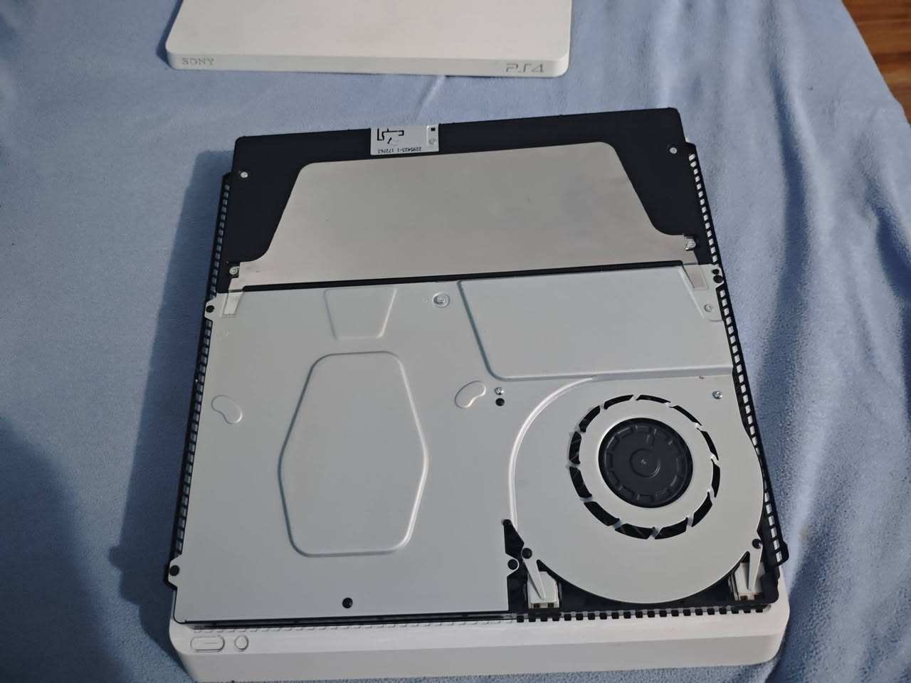 السلام عليكم
متوفر PS4 Slim مهكر إصدار 12.52 مع جميع الملحقات الأصلية:
يد تحكم (Joystick) أصلية واحدة
كيبل HDMI
كيبل شحن
كيبل طاقة
الكارتون 
ومعه UPS 850.
الجهاز نظيف جداً، لوك ستيكر الوكالة موجود، غير مفتوح، غير مصلح، وما بي أي عطل أو ضرر. يحتوي على مجموعة من الألعاب.
السعر مع الـ UPS: 315
السعر بدون الـ UPS: 295
للتواصل واتساب: ***********
