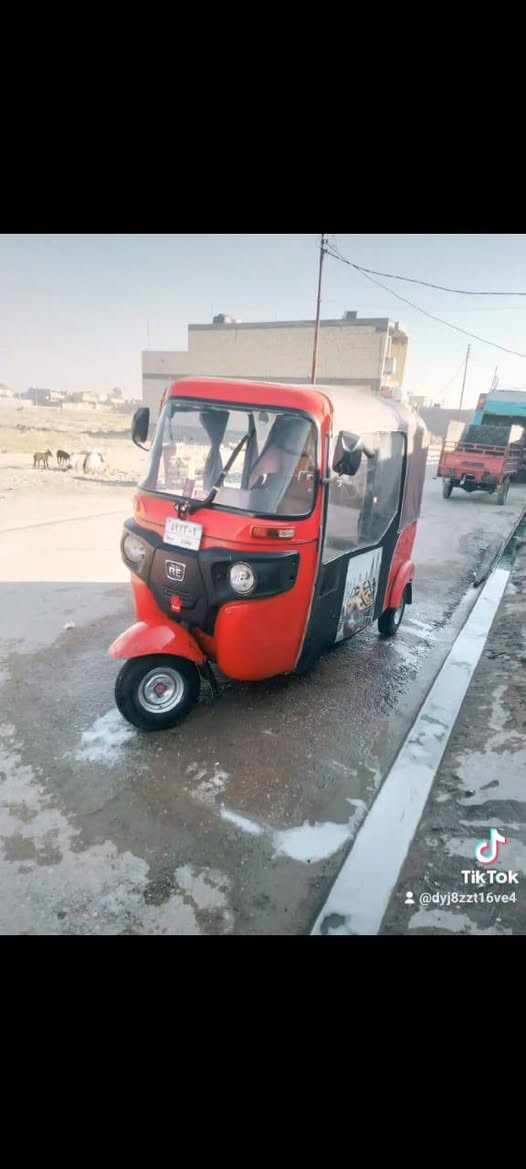 سلام عليكم تكتك للبيع موديل ١٧ مرقمة رقم بغداد تكتك خير من اللة مجفتة تجفيت حلو عنوان بغداد معامل رقم الهاتف *********** الشراي ينتصل بي خير ويدلل
