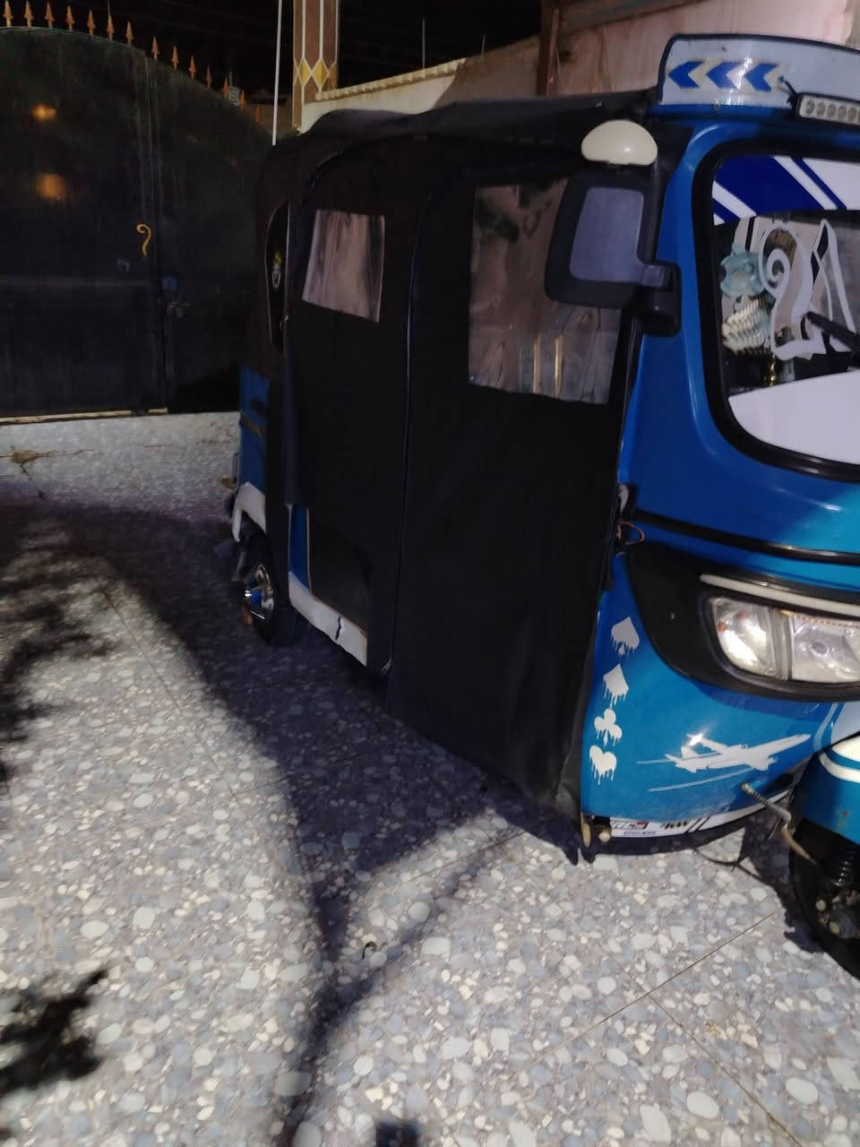 تكتك للبيع موديل 20 جاهزه كماليات وغرفه وكهربائيات ورقم نكليزي ربع متصرف عليها كبل للشارع السعر المطلوب 6500مليون لتواصل خاص او علئ ***********
