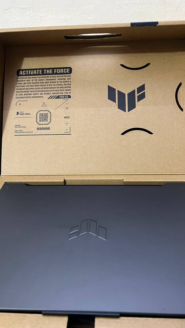 للبيع: لابتوب غيمنغ ASUS TUF Gaming F16 (إصدار 2024) بحالة الوكالة (كسر زيرو) 💎
يا شباب اللابتوب **ASUS TUF Gaming F16** موديل **FX607VJ**، الجهاز غني عن التعريف بقوته وأدائه بالالعاب القوية والمونتاج والدراسة.

**حالة الجهاز:**

* **النظافة:** 100% بحالة الوكالة، خالي من أي شخط أو زلغ نهائياً (لا بالشاشة ولا بالبدن).
وما مفتوح ابد
* **الملحقات:** باكيت الشركة الأصلي موجود بكامل غراضه وملحقاته، وwith وصل الشراء والضمان ماله بعدة فعال (مشتري من شركة ماكس MAX المعروفة ).
* **مدة الاستخدام:** استخدام خفيف جداً ونظيف مال 6 أشهر تقريباً.

**المواصفات القوية:**

* **الشاشة:** 16 إنش بدقة عالية FHD+ (WUXGA) وبتردد **144Hz** سريع جداً ومريح للعين.
* **المعالج:** Intel Core 5 210H جيل حديث للأداء العالي.
* **كارت الشاشة:** NVIDIA GeForce **RTX 3050** بسعة **6GB** (الإصدار الجديد الأقوى مو الـ 4GB القديم).
* **الرام:** **16GB** من نوع DDR5 السريع.
* **التخزين:** **512GB SSD NVMe** سريع جداً بإقلاع النظام والألعاب.

📍 **الموقع:** البصرة.
💰 **السعر المطلوب:** 980,000 دينار


**إذا كنت صاحب هذا الإعلان وتريد حذفه لأي سبب، رجاءا أرسل رسالة إلى الدعم الفني**