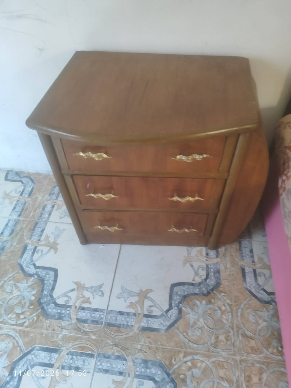 السلام عليكم 
غرفة نوم عراقي صاج داخل وخارج تكمة 
مكاني بغداد الغزالية سعرها ٤٥٠ الف 
***********
