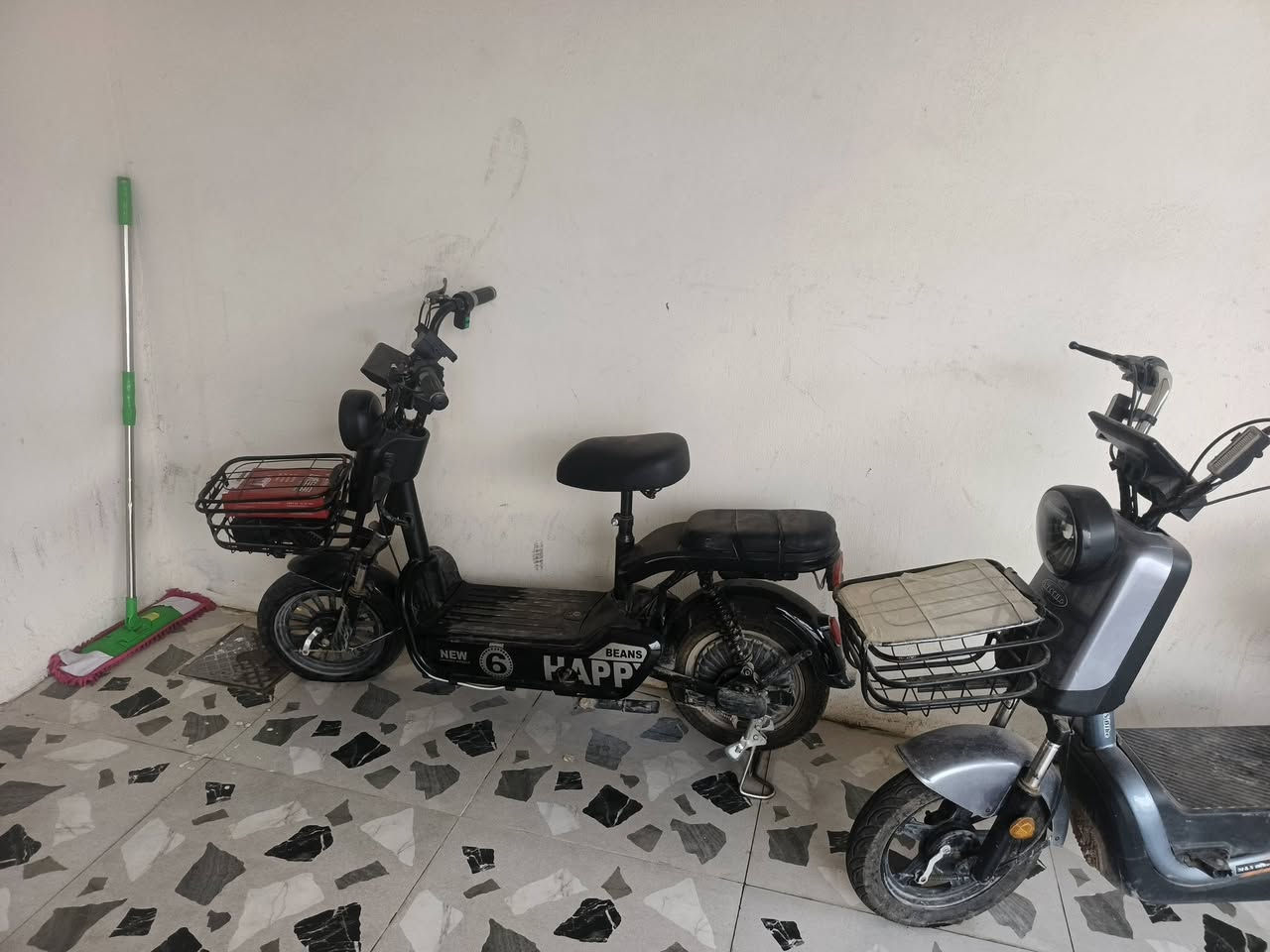 سلام عليكم باسكيل شحن لبيع الصغير بس بطاريه واحده تحتاج هورن مايشتغل السعر قفل 180 الباسكيل الرصاصي يحتاج بس بطاريه هم وكلشي مابي بس بطاريه السعر 200الف مكاني كركوك حي العسكري لتواصل ***********
