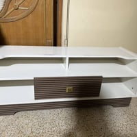 ميز تلفزيون • شبه جديد