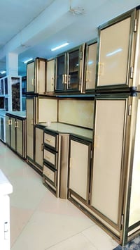 معرض الإمارات • كاونترات • الموصل جانب الأيمن