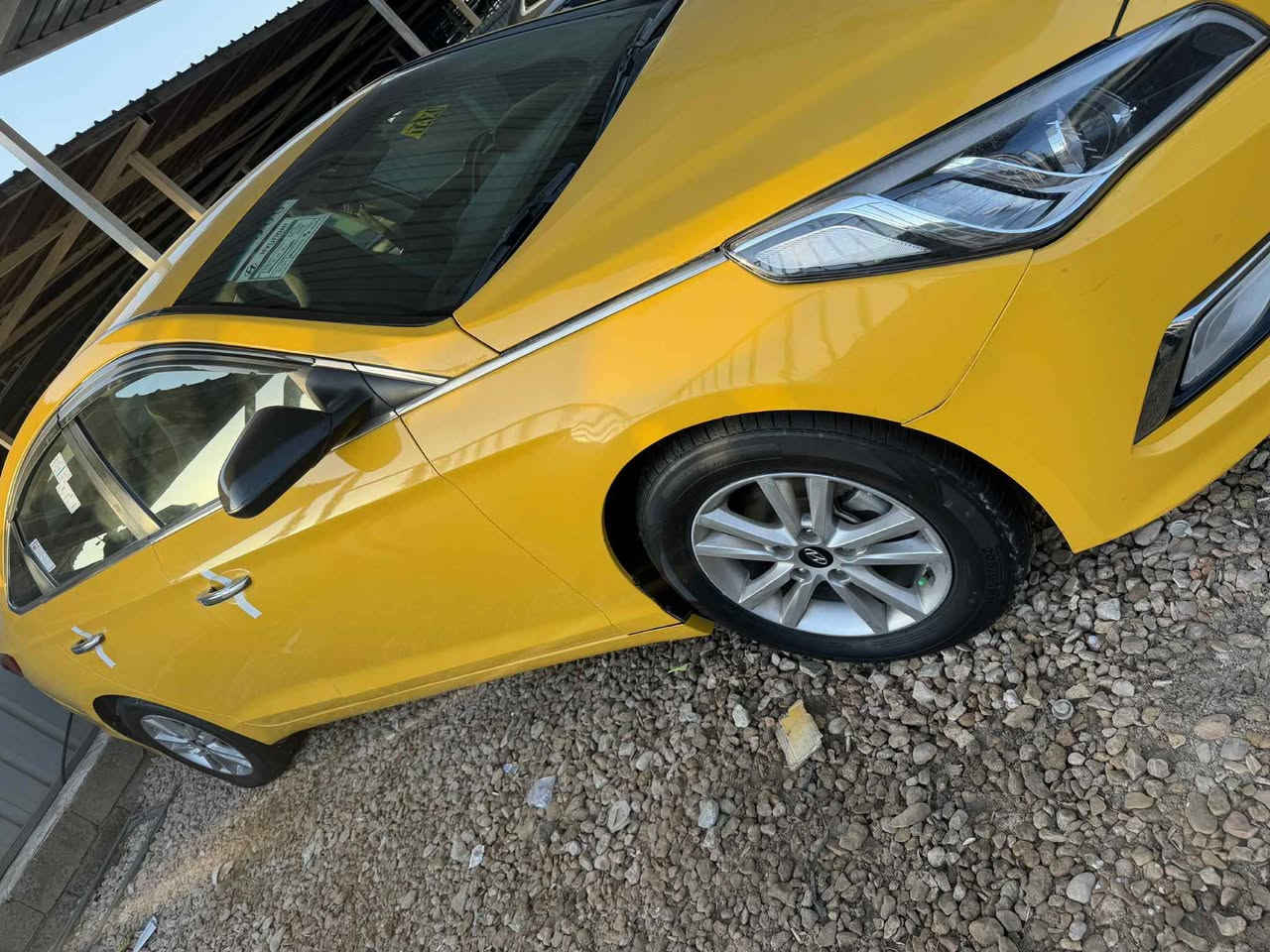 السلام عليكم سوناتا تكسي ١٥
أمريكي محرك ٢٤٠٠
حادث بنيد نفسه مصلح 
رقم قادسيه الجديد سنويه جديده هيئيه مصفره 
محرك وكير وتايرات وتبريد كله جديد السعر 118 
للاتصال ‭0772 559 7977‬
