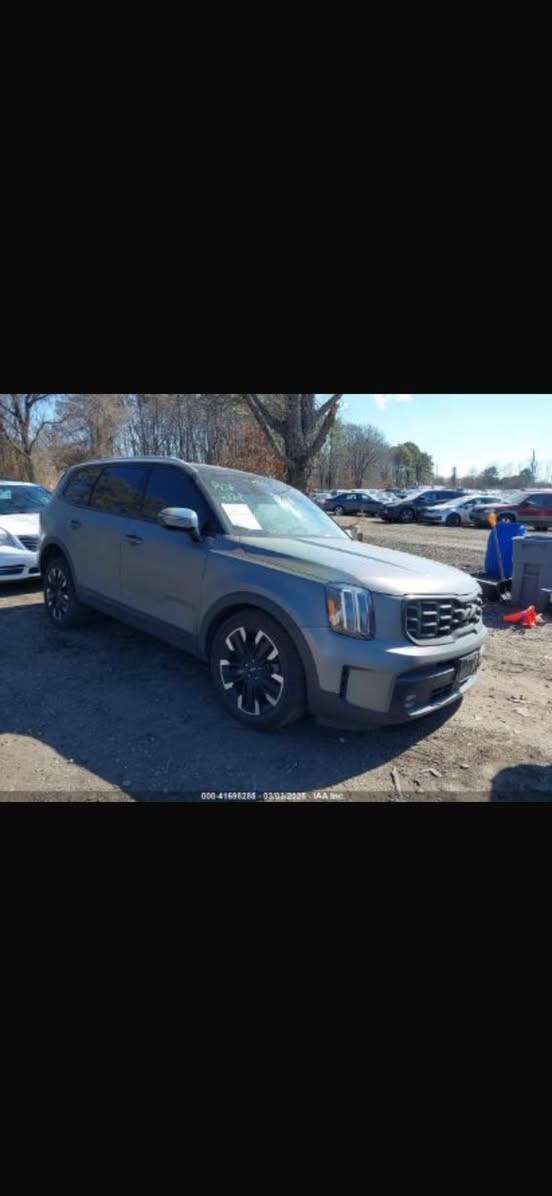 سلام عليكم كيا تلورايد 2023 فول برستيج للخير حته مساج بيهه ومعروفة مواصفات البرستيج 
حادثهه موجود بصور السعر 310 وبيهه مجال 
العنوان حي النصر 
***********
