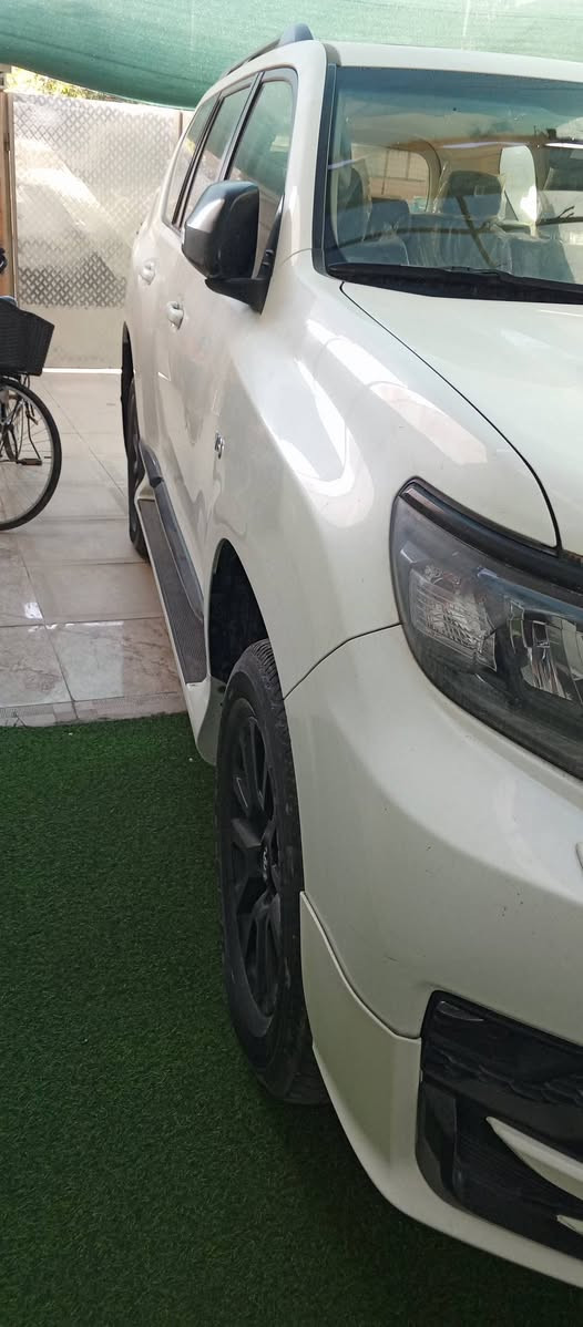 برادو ٢٠٢٣ طراز TXS خليجي جديدة وبحالة الوكالة 
١- ماشية ٢٧ الف فقط لا غير استخدام شخصي وقليل جدا جدا نادرا ما تطلع 
٢- لون صدفي ٦ سلندر مكينة ٤٠٠٠ 
٣- ويل اسود -  كشنات جلد بالنايلون 
٤- مقاعد امامية كهرباء والصف الثالث ما مفتوح ٧ راكب
٥-  ٣ قطع تبريد مركزي مناخين امامي وخلفي  وتحكم خلفي بالتبريد 
 ٦- فتحة وشاشة وكامرا بلاد 
٧- دوسات وشنايزرات بلاد 
٨- بصمة تشغيل وابواب  
٩- سبير تعليك 
١٠- تحكم ستيرن وكروز سرعة 
١١- قفل وتشغيل حساس خلفي بلاد 
١٢- فور ويل ونظام نزول منحدرات ودفلوك 
١٣- ثلاجة وسطية 
١٤- راكات قمارة بلاد 
١٥- هوك خلفي بلاد
١٦- دبل تانكي
سيارة مكفولة من كلشي صبغ بارد شخوط تبديل رقم اربيل بأسمنا سنوية وارقام وهزة وبراد كله جديدة لحد شهر (٦) ٢٠٢٦ سيارة مكفولة ومقفولة وجديدة للاخير ديالى بعقوبة والسعر ٤٩٥ للاستفسار ***********/ ***********
