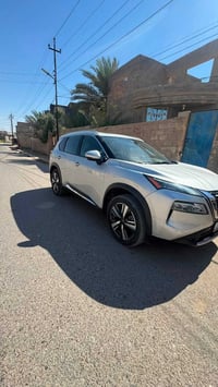 للبيع نيسان روج ٣ بستم موديل ٢٠٢٢ بلاتينيوم فول واحد على واحد ضرر بنيد...