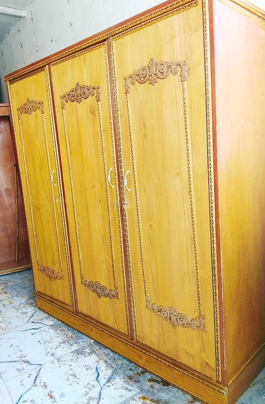 كنتور مستعمل ثلاثة أبواب تسكام للبيع مكاني الشوملي ويوجد خدمة توصيل ***********
