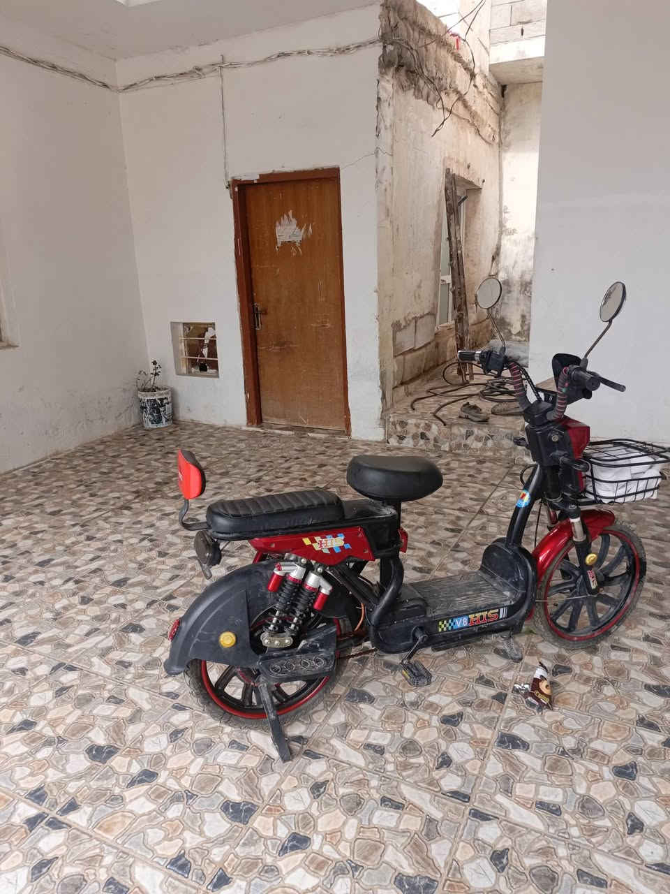 السلام عليكم دراجه شحن جديد كلش استعمال سبوع فقط سعرة ٣٥٠ مكاني خرنابات ***********
