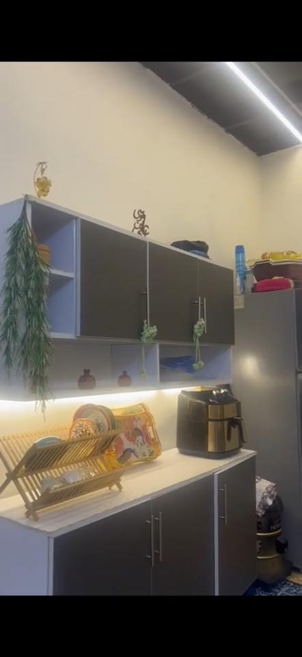 السلام عليكم 
بيت للبيع مساحتة 100 متر
يحتوي ؏ كراج وحمام خارجي 
واستقبال ومطبخ وغرفة نظام سويت حمام ومنور

الموقع 
شارع الشريط بالفرع المقابيل مدرسة الافنان الاهلية
السعر 55 وبي مجال 

للتواصل متوفر واتساب
  ***********
