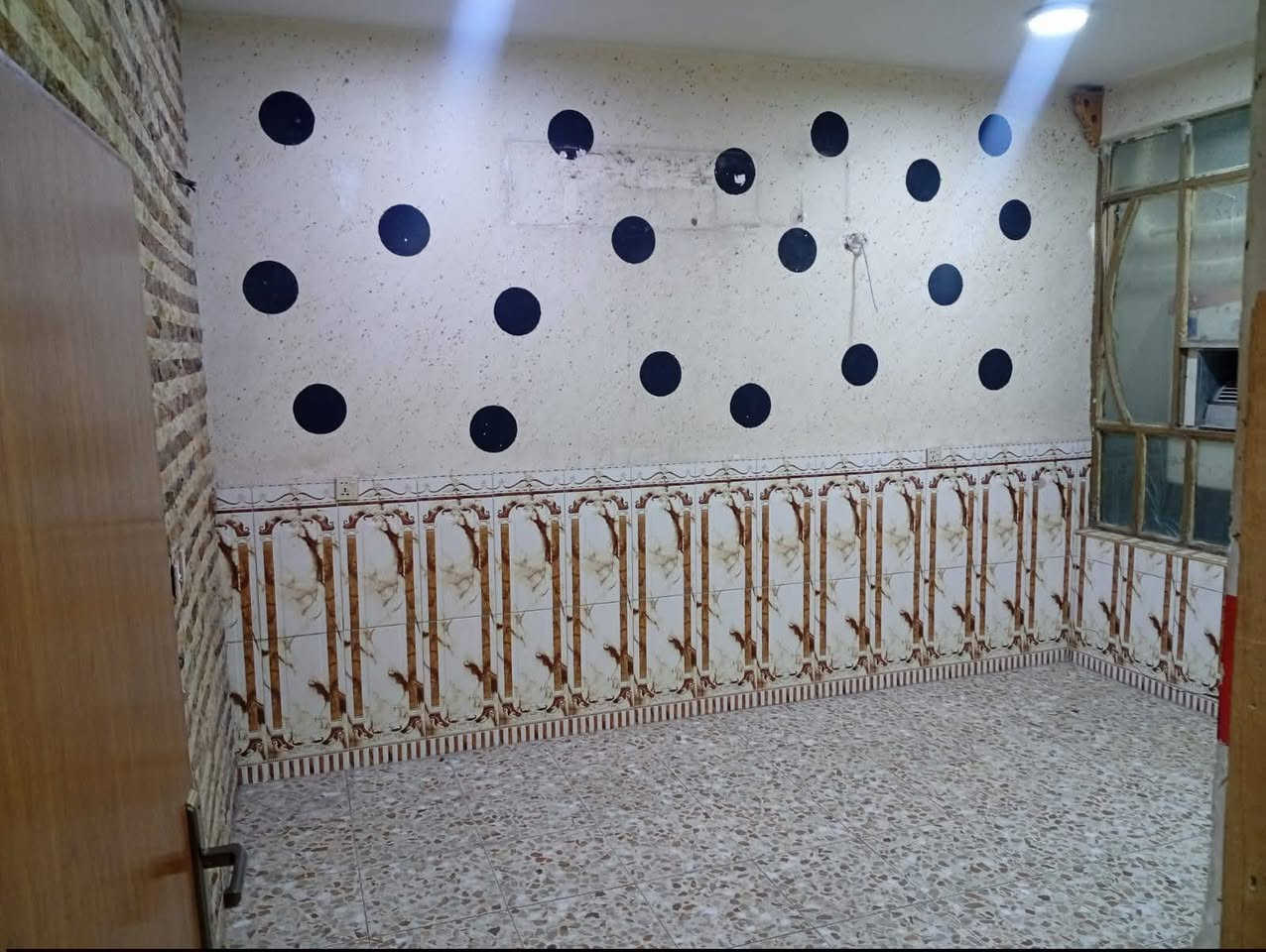 دار للبيع مساحه 80متر زراعي نهايت اربع شوارع مخبز الغدير طابق واحد سعر 80مليون ***********
