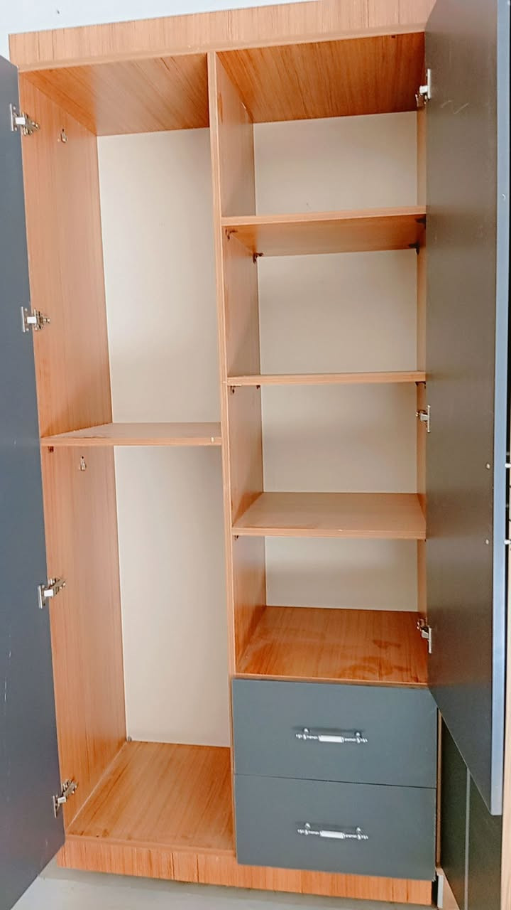 غرفه نوم تركي خشب Mdf حديثه درجه اولى نضيفه جداً 6 قطع. كنتور 6بيبان فتح مو سلايت زائد ملحق بابين وجرارات  ميز تواليت كبير جدا صارت عليه مليون وربع اريده 550 مستعجل على بيعته


**إذا كنت صاحب هذا الإعلان وتريد حذفه لأي سبب، رجاءا أرسل رسالة إلى الدعم الفني**