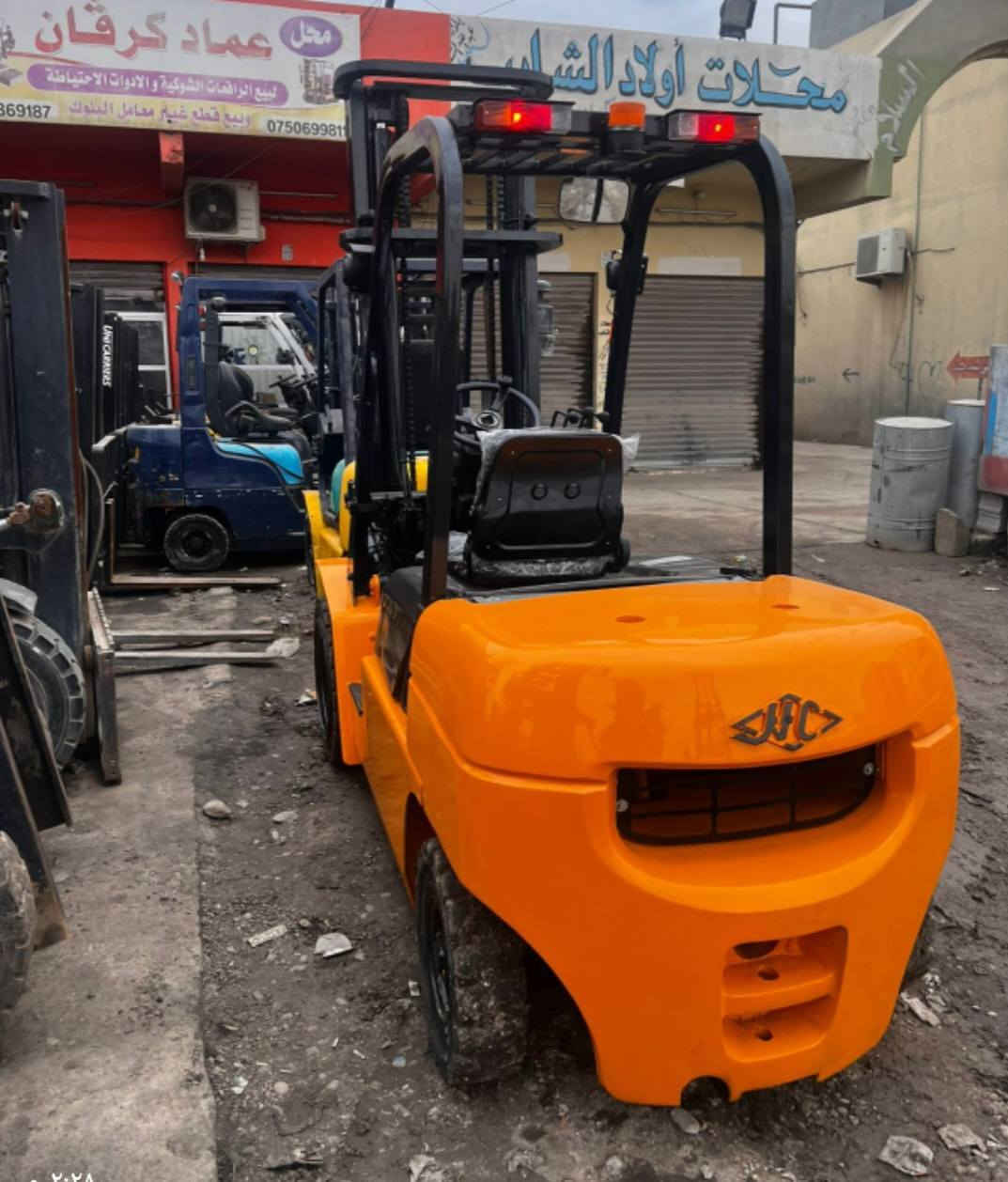 رافعه صيني ٣طن بدون أوراق 
كير مكينه مجفت شرط 
سعره ٦٥ بي مجال 
***********
