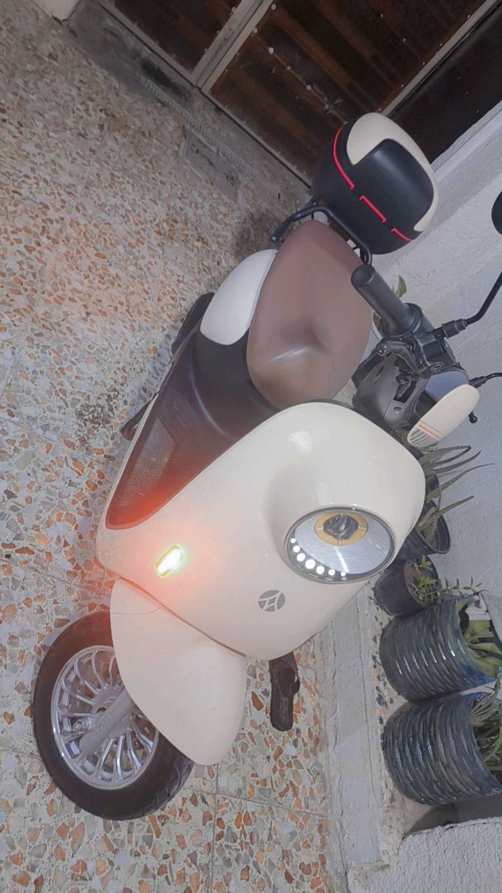 للبيع للبيع بسعر 500 دراجة شحن 5 بطاريات سرعه 60 ثلاث نمر 
بالشحنة تمشي 65 كيلو 
بغداد الشعب حي اور