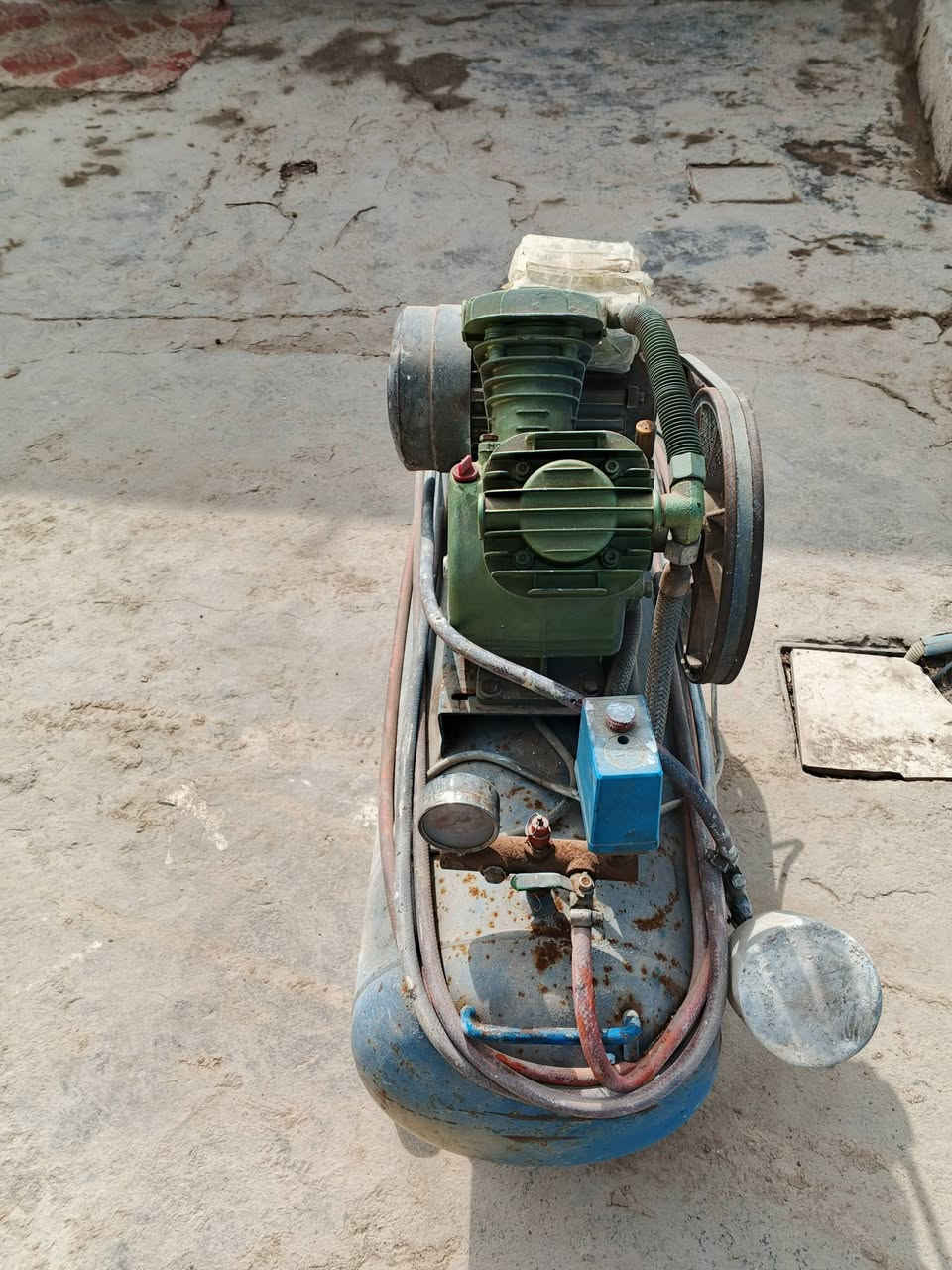 السلام عليكم تروسة حجم 150 ضاغطة جديدة دقيقة تترس هوة وياهة صوندة 10 متر ومسدس *********** وموجود وتساب
