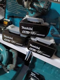 للبيع بطاري مكيتا أصلي  واتساب 07719929549