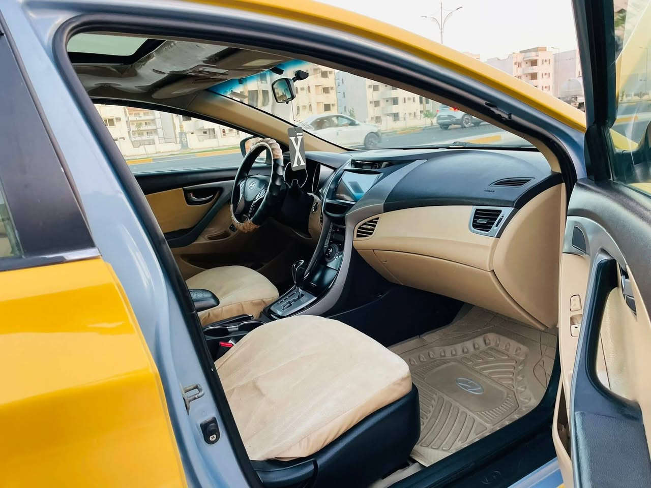 السلام عليكم للبيع هونداي ألنترا موديل 2013وارد امريكي حادث بس جاملق بدون دواخل شرط ولباقي مكفول كفالة عامة اليبل واحد مواصفات فول فتحه تحكم ستيرن بصمة شاشة كامرة كشنات كهربائي داخل بيجي تبريد بيانو نضام ايكو سيارة جديدة وجاهزة  من كلشي  تبريد ثلج حدادية تخم تاير  كير ومكينة 1800  دوش  مكفولات وسنوية الغاية  2030 هية وغرامة مصفرة خط وبحث كربلاء  بغداد  سيارة احلة من صور السعر105 الاستفسار *********** مكان السيارة كربلة
