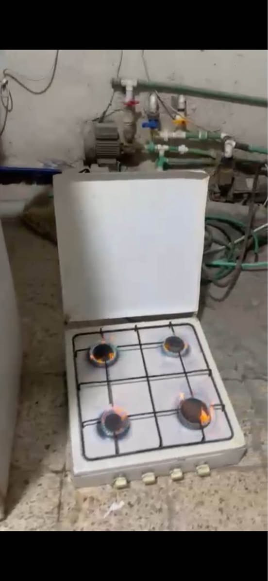 للبيع طباخ 4 عيون وثلاجة ومراوح 2 شغالات ماكو عطل.

*********** البصرة, العراق
