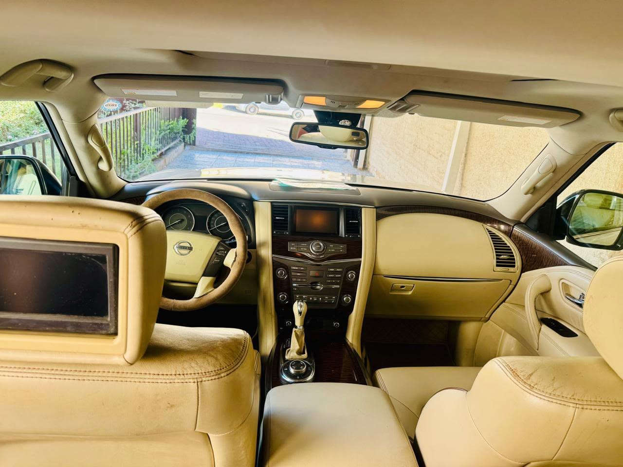السلام عليكم نيسان باترول خليجي 2015
السونار موجود 
السعر 2900$
***********
