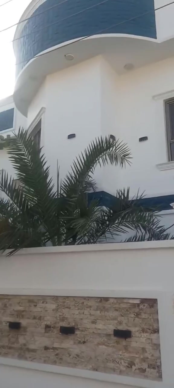 السلام عليكم
بيت بحي المهندسين طابقين خلف صيدليه جذع اانخله وصالون حلاقه هلين المساحه 330m سبع غرف نوم ديوان صالتين حمامات اربعه حديقه مشايات باسمي انا طابو صرف عشرين متر عن الشارع العام الاربع سايدات سعر المتر مليونين وبيه مجال حي المهندسين منطقه من أرقى مناطق البصره ماتحتاج شرح من تبليط ومجاري وموقع للاستفسار الاتصال على الرقم ***********
