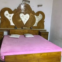 غرفه للبيع نضيفه شخط مابيه صالي فتره من اشتريته سعر ٧٥٠ وبيه مجال بسيط...