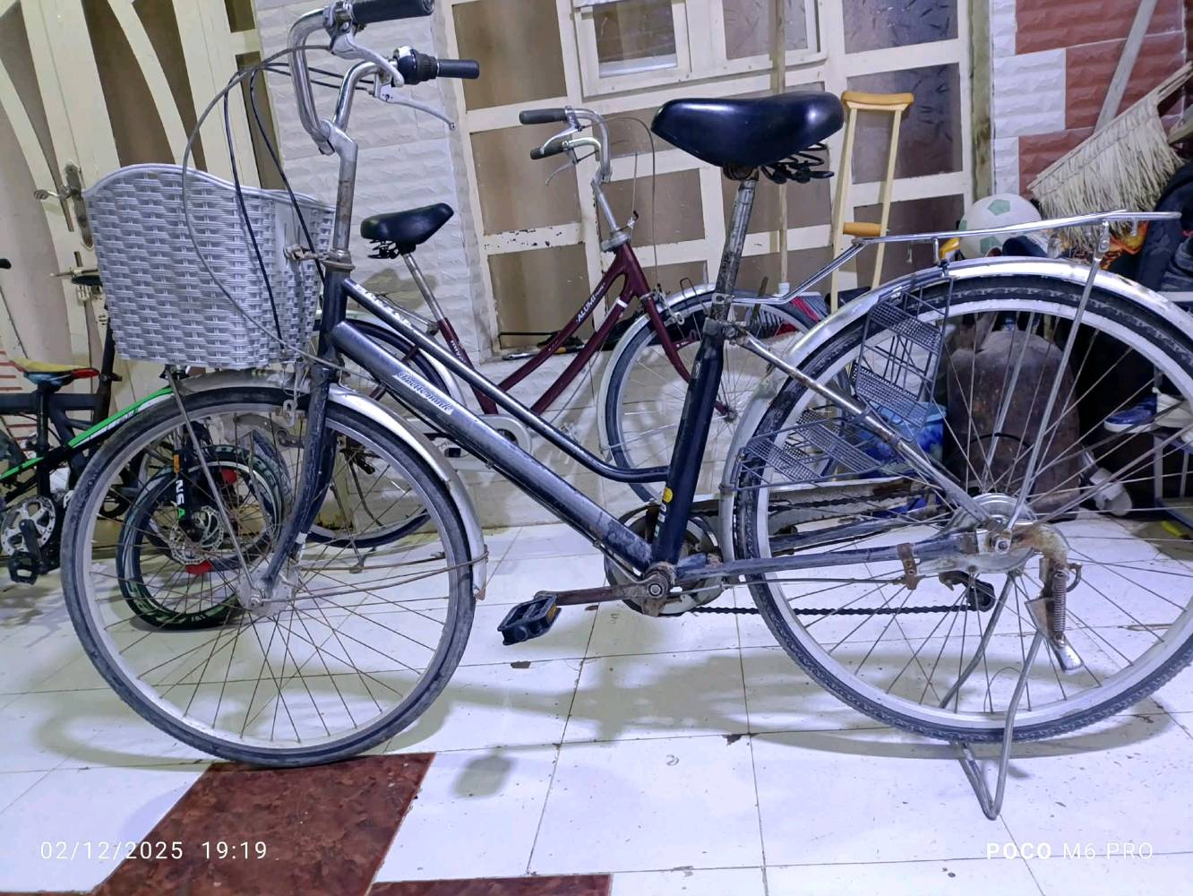 العنوان الرمادي الخمسه كيلو قرب معمل الزجاج بل صعده مال شقق الصفر