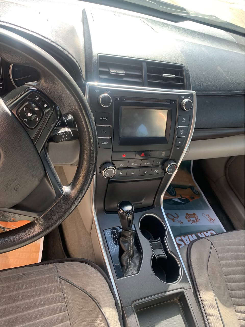 تويتا كامري  LE موديل 2017 مەکینە 2.5
سيارة عام سبغە و 165 هزار کم یا چوی
سیارە پانزینە دگەل سیستەمێ غازێ
گێر و مەکینە بشەرتە
سعر ١٢٠ $ ومجال
*********** دهوك, العراق
