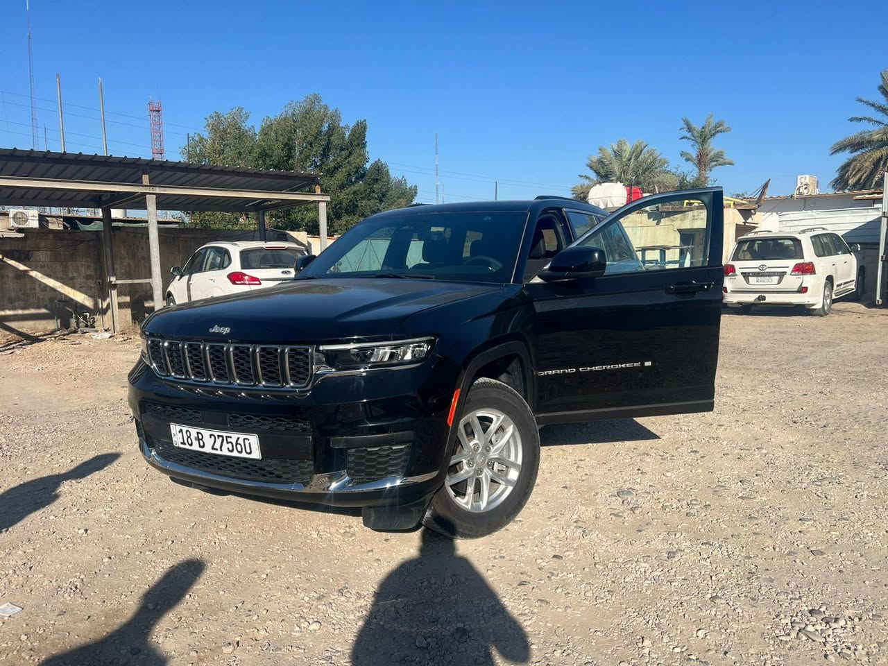 🚗 للبيع – Jeep Grand Cherokee L 2025 – فئة Laredo X
📌 الموديل: 2025

📌 رقم الشاصي (VIN): 1C4RJJAG6S8642961

📌 اللون: أسود

📌 عدد المقاعد: 7 ركاب (3 صفوف)

📌 العداد: حوالي 1700كم وقابل لزياده

محرك 3.6 لتر V6 Pentastar

قوة تقريباً 293 حصان

ناقل حركة أوتوماتيك 8 سرعات

شاشة لمس وسطية كبيرة

Apple CarPlay & Android Auto

بلوتوث + USB

تحكم من المقود

مثبت سرعة

تكييف أوتوماتيكي متعدد المناطق

كاميرا خلفية

حساسات ركن

وسائد هوائية متعددة

فتحة سقف

مقعد السايق كهرباء

نظام ثبات إلكتروني 

السعر ٣٦٠

داخله جديد عله كتاب شهداء ومرقم وجاهز

التواصل خاص او على الرقم ***********
