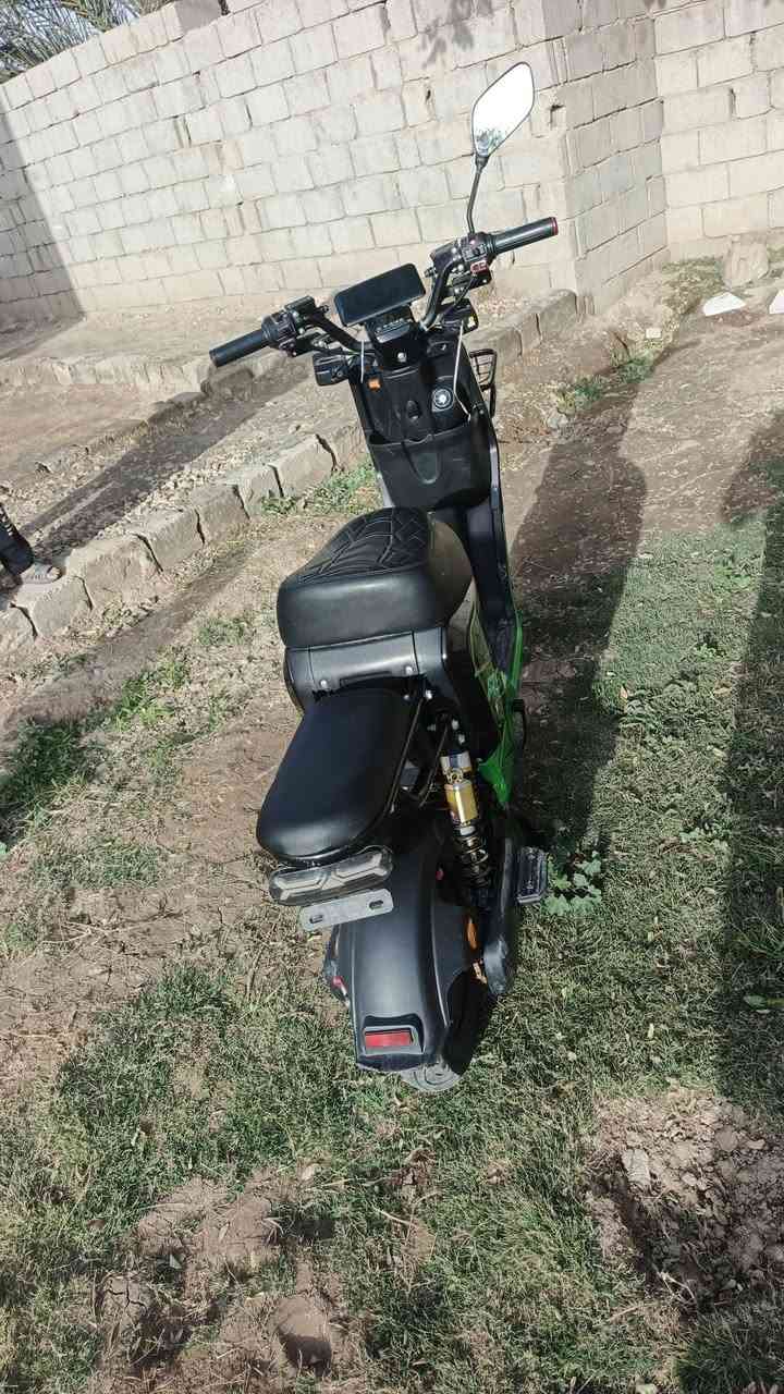 السلام عليكم 
دراجه شحن R9 
كلش نظيف استخدم قليل كلش 
5بطاريات 
بيه بك 
فول موصفات 
بابل محاويل 
***********
