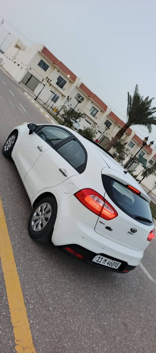 السلام عليكم ورحمه الله
كيا ريو 2014 فوووول مواصفات ١/١
رقم بغداد انكليزي سنويه لل2030 والهزة جديدة باسم أبونا 
مكفول كفالة عام فقط باب خلفي صبغ 
ماشيه 133 حقيقي 
المواصفات:
فتحة سلايت+حساس خلفي+مري شفط+بك لايت ليد +لد نهاري+كشاف زنون+مانع انزلاق+تحكم ستيرن جهتين+حاكية +جرس بال120+دواخل بيجي +نضام اقتصاد الوقود +سويجات شخاطة عدد 2 +تحكم في الايت +اشاره في المري+لايت اوتو

مكينه 1600 دوش قطرتين المرغوب ومكفوله 
كير ٤ AT المرغوب 
تدفئة تبريد ثلج 
تخم تواير جدد 
السيارة بشكل عام ولا برغي نقص 
السعر 97 وبالعافية على صاحب النصيب 
‏‪***********‬‏
مكانه بالديوانية
