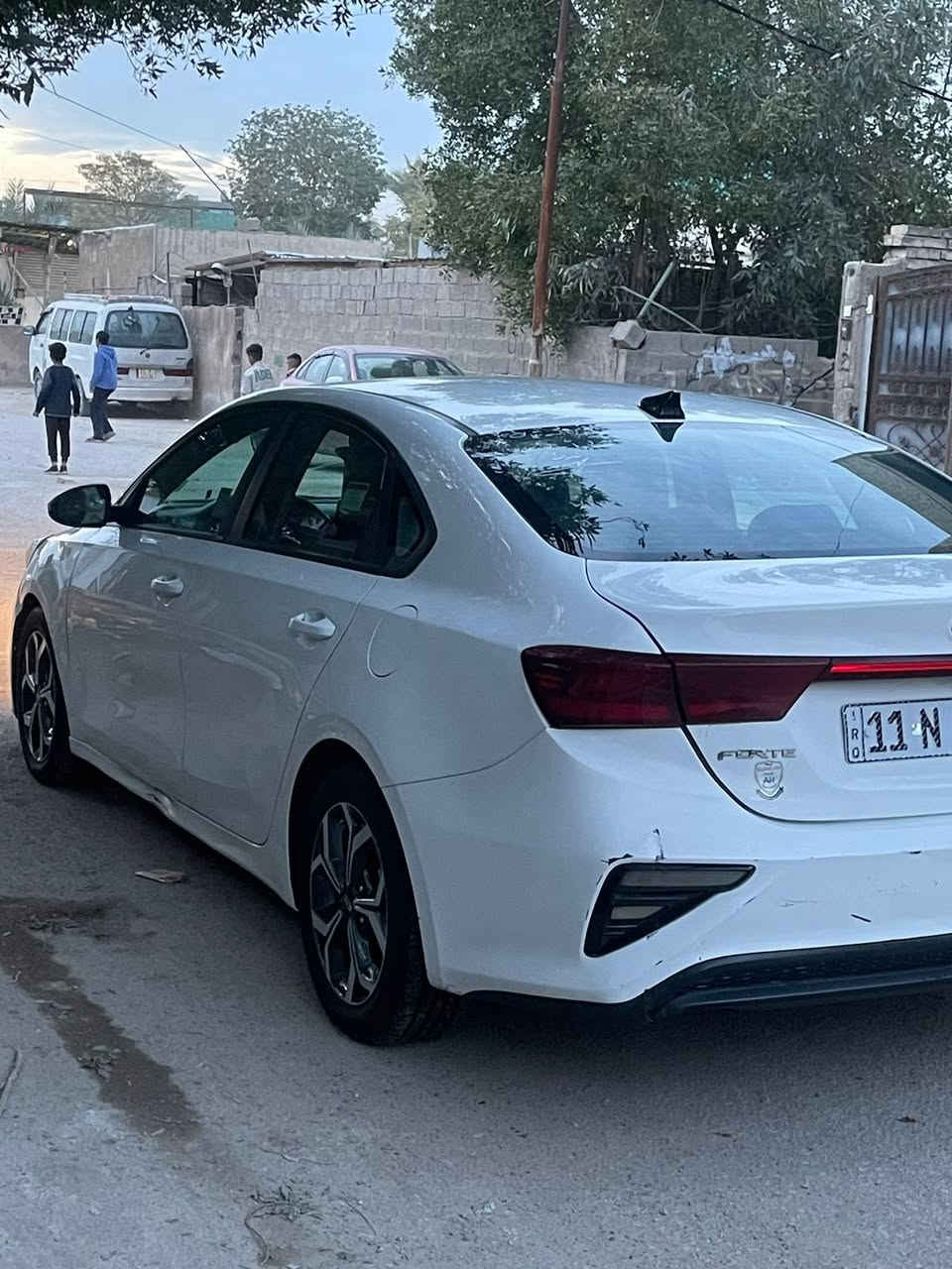 كيه فورتي 2019 بغداد انكليزي بسمي
السعر 130 وبيهه مجال 
ماشيه 90
كير ايتي
تبريد ثلج
تخم تاير جديد
صدر جديد 
حادثهه بنيد وصندوق بدون دواخل 
سونر موجود ب منشور
السكن البلديات 
للاستفسار *********** سيد موسى
