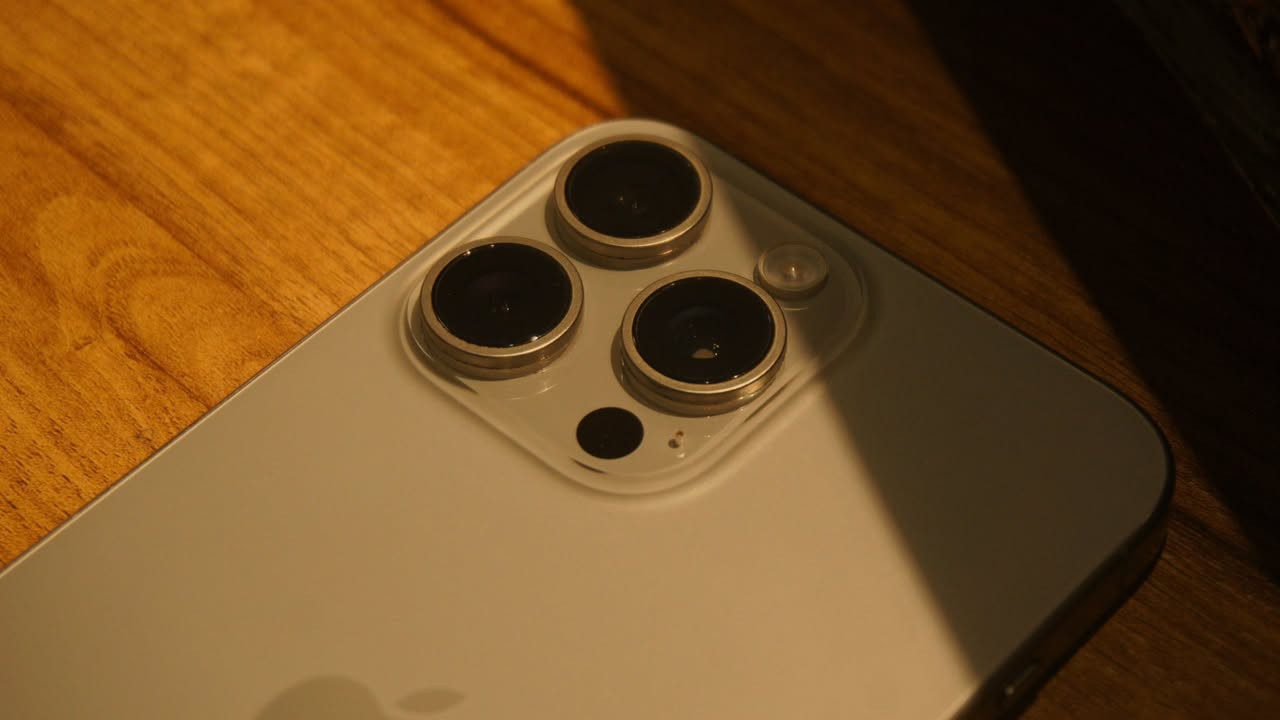 السلام عليكم
Iphone 15 pro max 
البطارية: 89
المساحة: 512
اللون: سلڤر
النظافة: التلفون نظيف ما مفتوح ولا مبدل اي شي ولا بيه شخوط 
مكاني كربلاء
السعر:مليون ومية وخمسين الف 
للتواصل واتساب فقط رقمي:
***********
