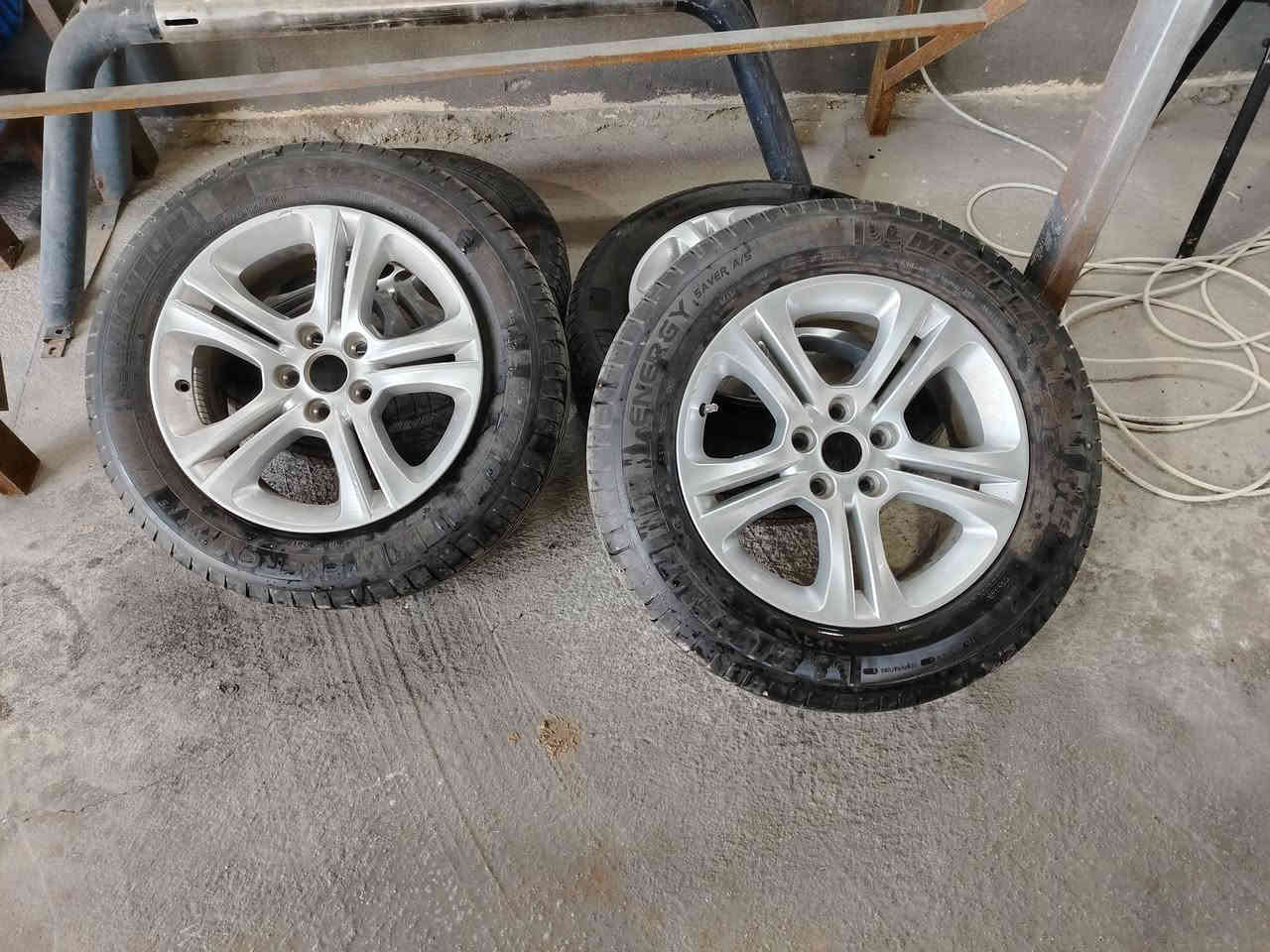 السلام عليكم
ويل + تخم تاير اصلي
مال جارجر موديل ٢٣
ويل حجم ١٧ فول نضافه
تخم تاير اصلي ( مشلن)
للبيع او مراوس بويل ٢٠
السعر 350 $ قفل
٣ ورقات أو نص قفل
المكان الفلوجه
للاستفسار ***********
