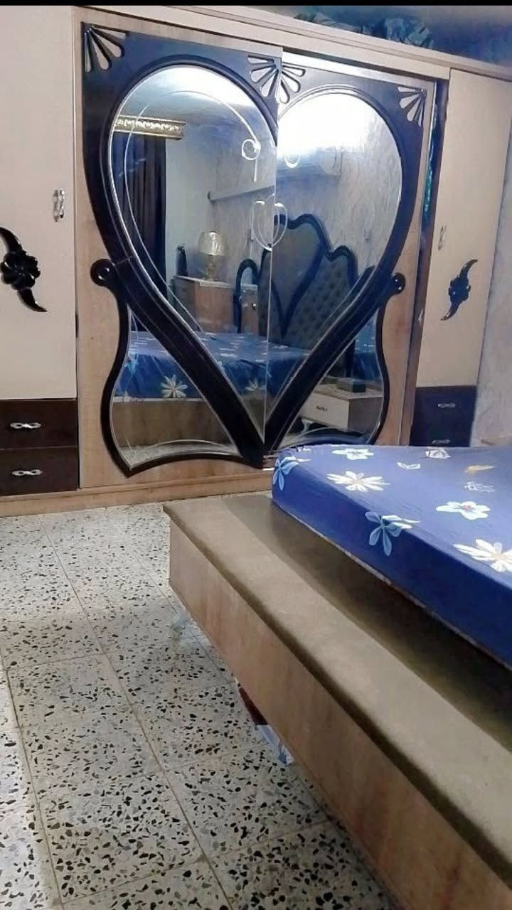 العنوان بغداد الغزاليه مستعجلين ب350 الف وبيها مجال اي ضرر ماكو نضيفه ***********
