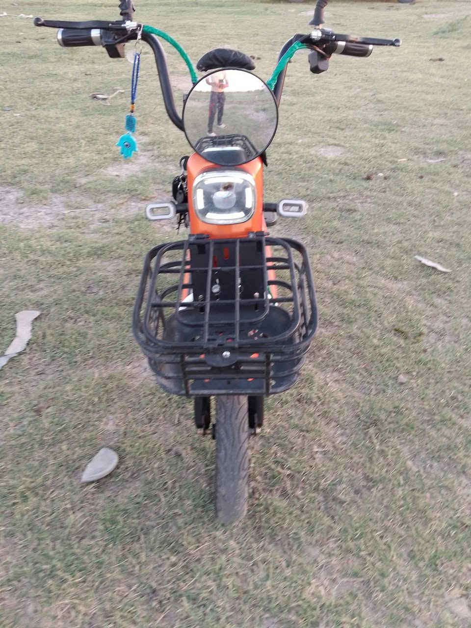 السلام عليكم دراجة شحن حجم 14 كهربائيات كلهه شغاله السرعه 14( دراجه شحن للبيع عطلانه)  وياه شحنه وسويچات 4 وبصمات 2 نتصل على هاذه الرقم *********** ///*********** المكان ذي قار
