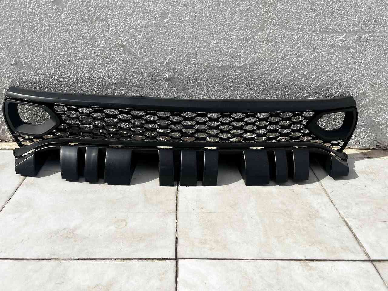 للبيع شباك فوك وجوة جديد مامستخدم
وتك لايت جهة الصدر هم جديد وشغال 
قيم بلي يرضي الله واني خادم 
*********** 
توصيل موجود 
مكاني النجف الاشرف
