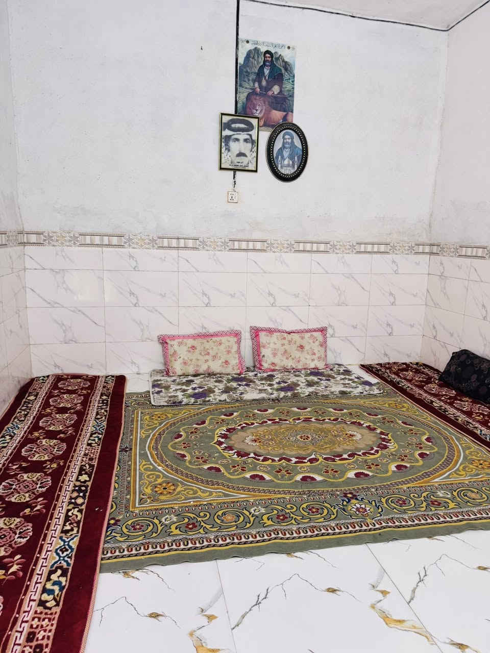 يالله بيت بلاش
يــالله بيت 200 متر سعره مناسب 

غـــــــرفــتــيـــن صــــالـــه اســـتــقــبــال مــطــبـــخ تـــخــاريـــج 

منطقة هادئة كلش وحلوه خدمات عنوان البيت شارع المطار القديم 

قرب اسواق علي الطائي … مشمول بالتطويب 

ارخـص بيت مـقـارنـه بالمحيط فقط 18 مليون  

للاسـتـفـسـار *********** واتــســاب +اتــصـال
