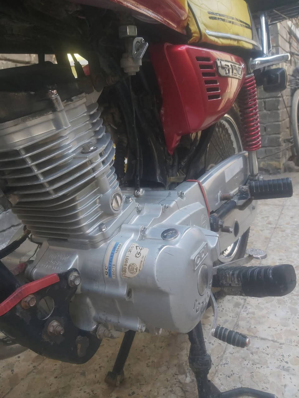 السلام عليكم
ايراني ٤ كير سولنك غطاس!  موديل 2022( اوراق اصولي)
مبدل فقط بستم اصلي و شغل درجة اولى.
و تبديلة دهن يورال الهولندي كل اسبوعين.
كلجات و ملف و فراك كلج و دشلي محرك كلهن جدد و شرط اصليات.
نضافة داخلية و خارجية فول كدامك صور. 
مال دلفري شغل واطلع كلشي بيهة جاهز.
دراجه عمر مابيهة اي نقص.
شغلات الجدد ، بنزات خلفية ، زنجيل ، جاملغ امامي ، بلك ، سويج ، قمجيات كامله ، ستاند موبايل ، صندوك اصلي ، صينيه زنجيل ، جوب امامي و خلفي ، تاير خلفي ، دشلي خلفي ، ربلات حديد..
مابيهة اي نقص عدا باتري كاعد و بوربرن صدر فقطط.
السعر : 400 الف قفل.
رقم اتصال او واتساب : ***********.
مكاني بغداد العبيدي شارع جامع.
