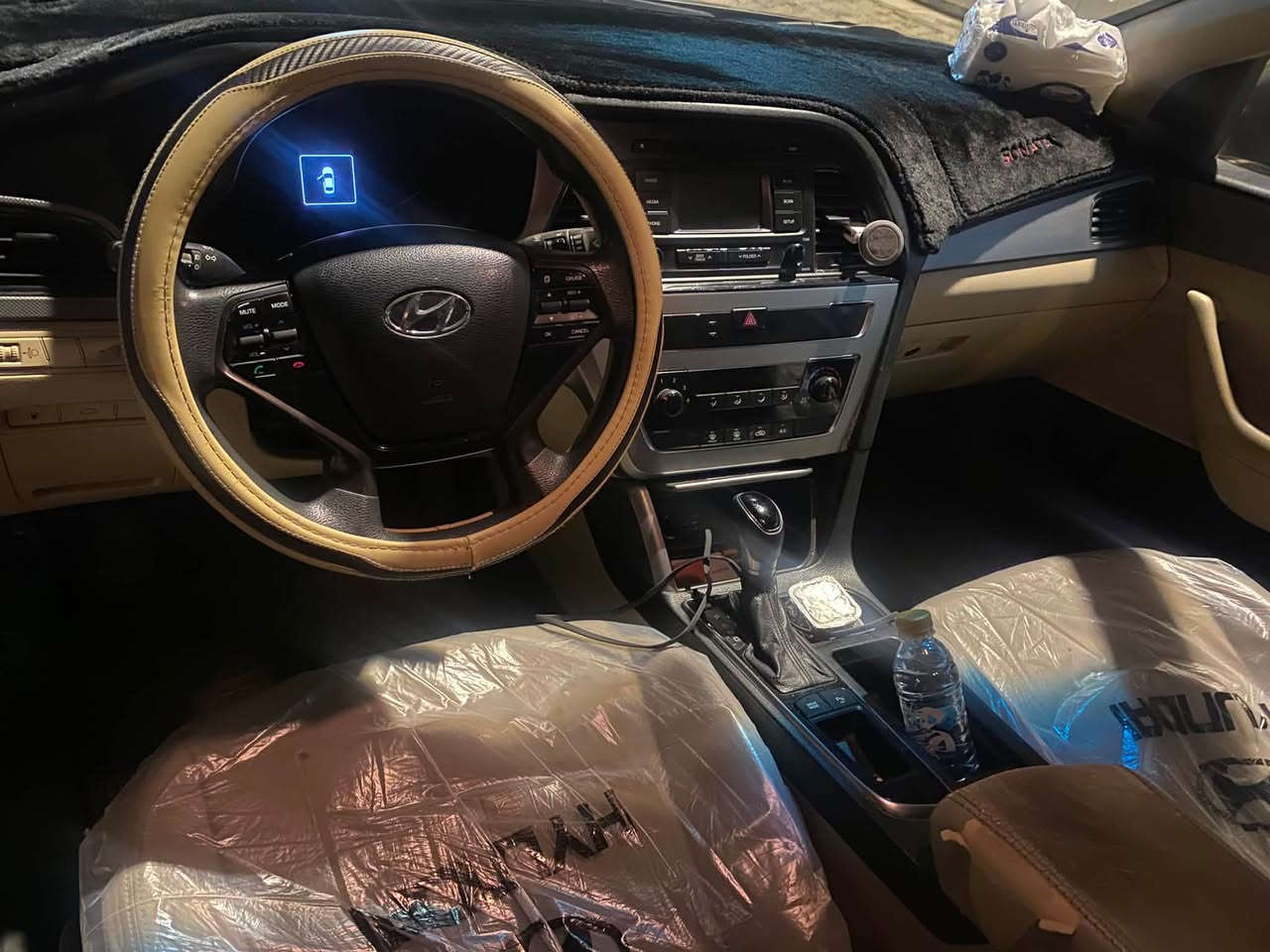 للبيع سوناتا.  2016خليجي
بيها جاملغ خلفي بدون دواخل وبيها جراد فقط  

محرك 2400دوش

- مواصفات السيارة

- شاشة

- كامرة خلفية-

- اشاير بل مري

- ثلاث انظمة قيادة

- نظام ايكو ( اقتصاد بانزين )

- نظام سبورت ( وضع رياضي )

- ونظام نورمل ( عادي )

- مثبت سرعة

- تحكم استيرن

- مدخل AUX + USB

- بلوتوث + حاكية

- دواخل لونين

- تبريد قطعتين

السعر 120وبيها مجال قليل  

***********
