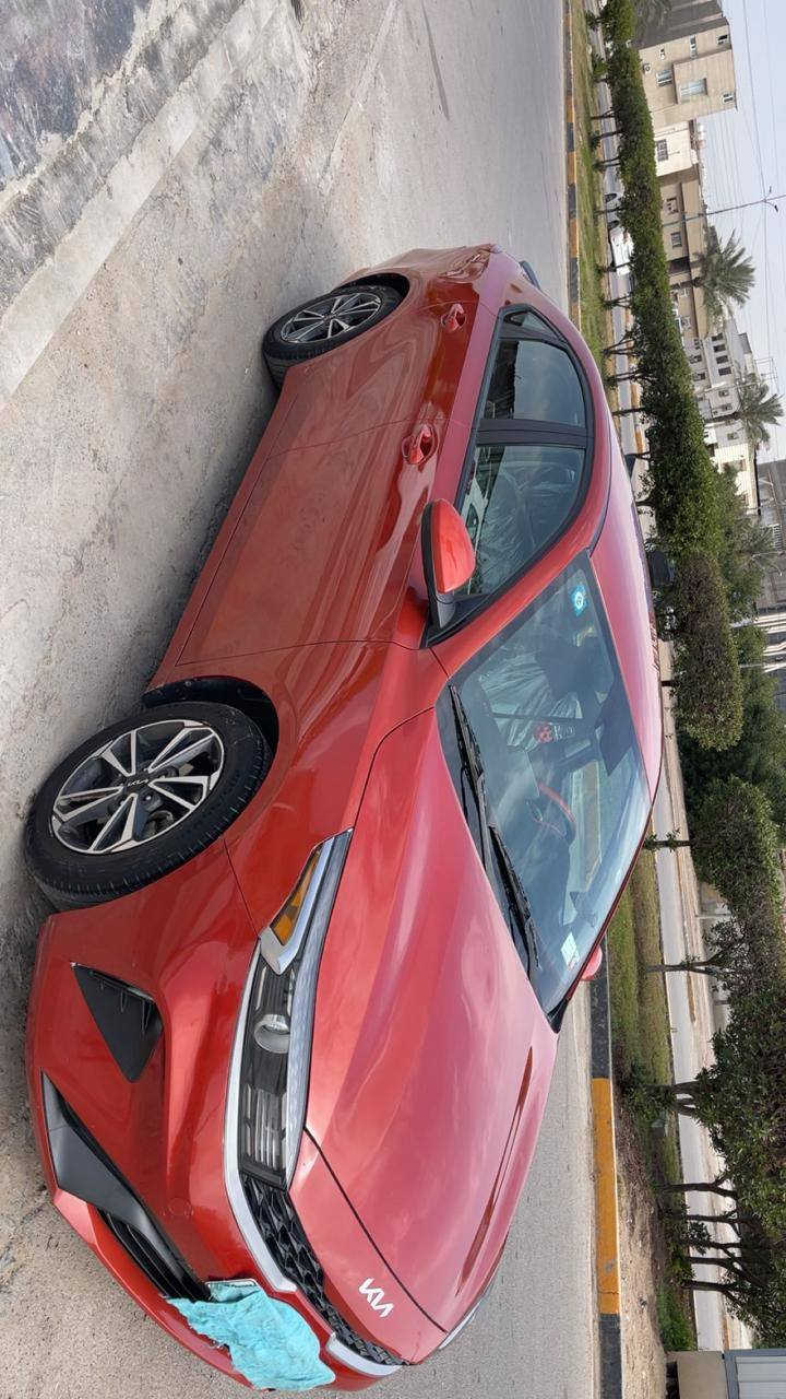 فورتي وارد أمريكي  لون مشمشي المرغوب سيارة نظيفة جدا"موديل ٢٠٢٣ للبيع مكينة ٢٠٠٠ دوش كير CEFTE  حادث بسيط خشم الجامعة الأيمن واشوية من البنيد نفسهن مصلحات واجبات بلادي 
 الشواصي مكفولة جهة اليمنى نفسها مصلحه رقم الشاصي السعر ١٦٨ $ وبيها مجال بسيط 
 رقم صاحبها ***********
