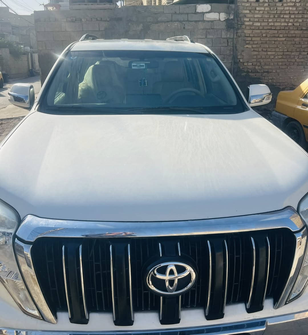 سلام عليكم عندي سياره البيع برادو موديل 2015 
رقم بغداد سياره 6 سلندر كشن كهربائي 
تحويل مباشر عنوان بغداد ولشراي يتصل على رقم *********** سياره مكفول 
السعر 350 وبيها مجال
